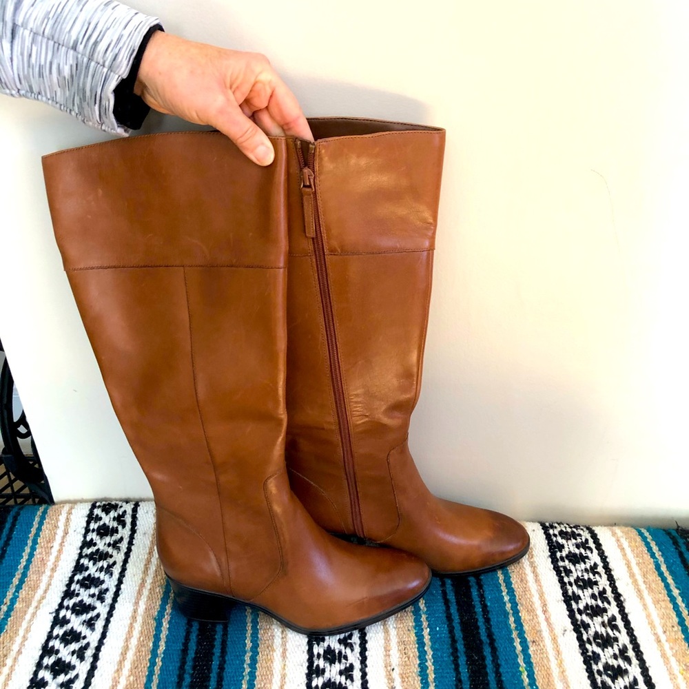 Naturalizer tan leather boot size 7.5wide calf. Length 15” and calf is 16.5”
